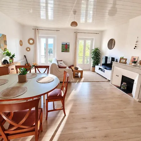 Apartment Large, Bright Close To The Old Town